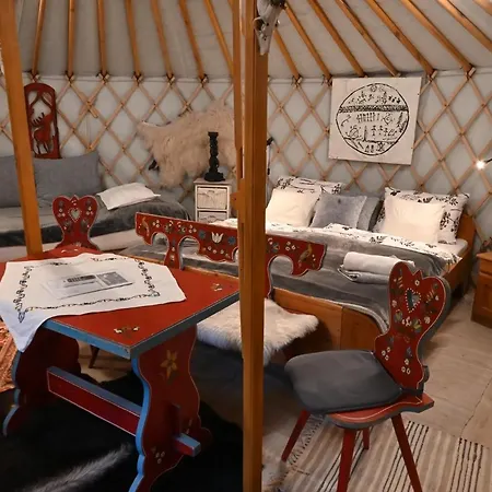 Luxe tent Bakonyi Tuendoeklo Jurta *