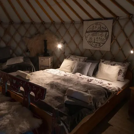 Bakonyi Tuendoeklo Jurta Luxe tent
